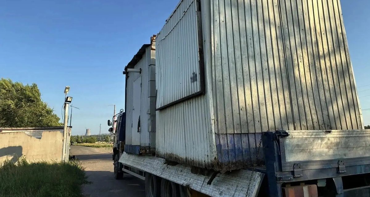 С улиц Омска с начала года вывезли 271 незаконный киоск