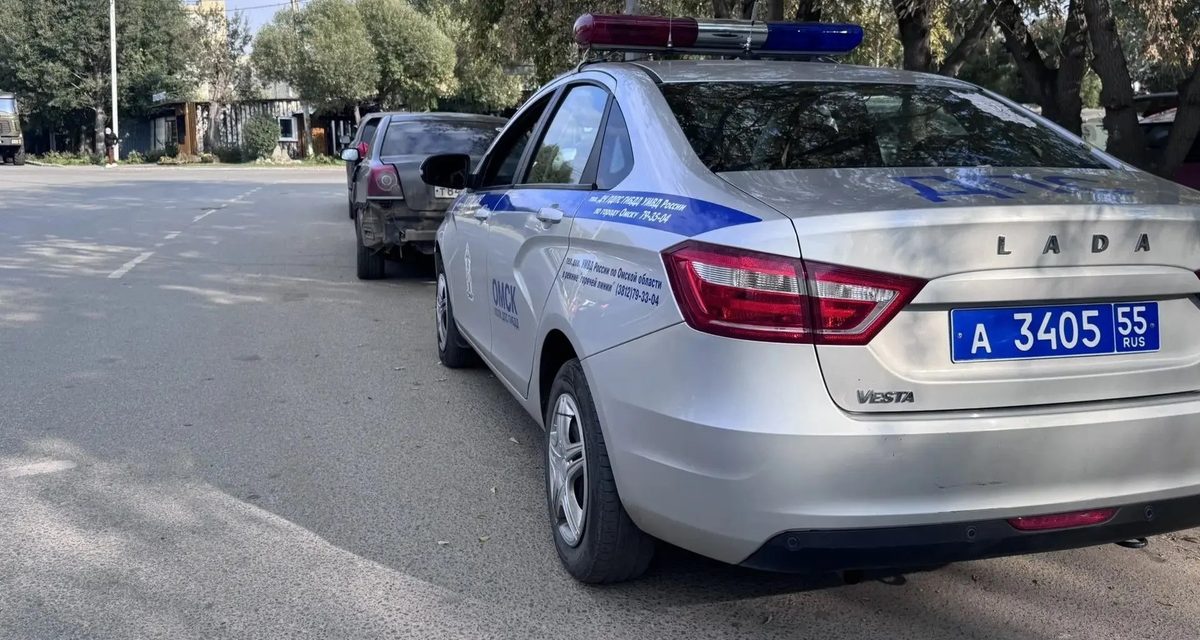 В Омске водителя «Тойоты» с долгом свыше 300 тысяч рублей передали приставам