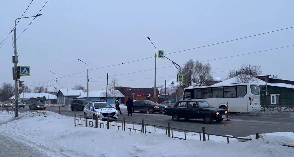 Водитель омской автобазы предстанет перед судом после наезда на пенсионерку