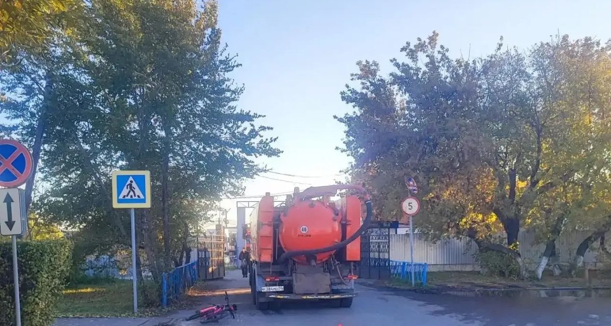 В Омске водитель КамАЗа сбил 16-летнюю велосипедистку на нерегулируемом переходе